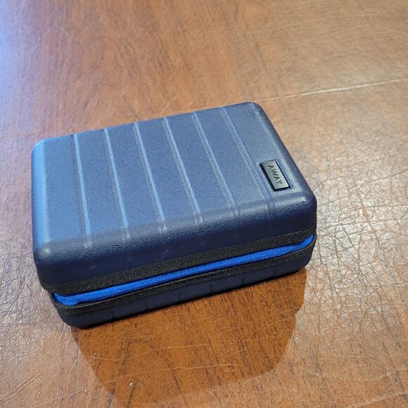 New AWAY Travel The Mini Suitcase Toiletry Case United Polaris Amenity Kit Pouch - Picture 7 of 15